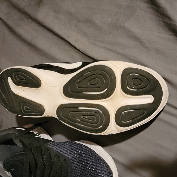 Nikes - Picture 3 of 4